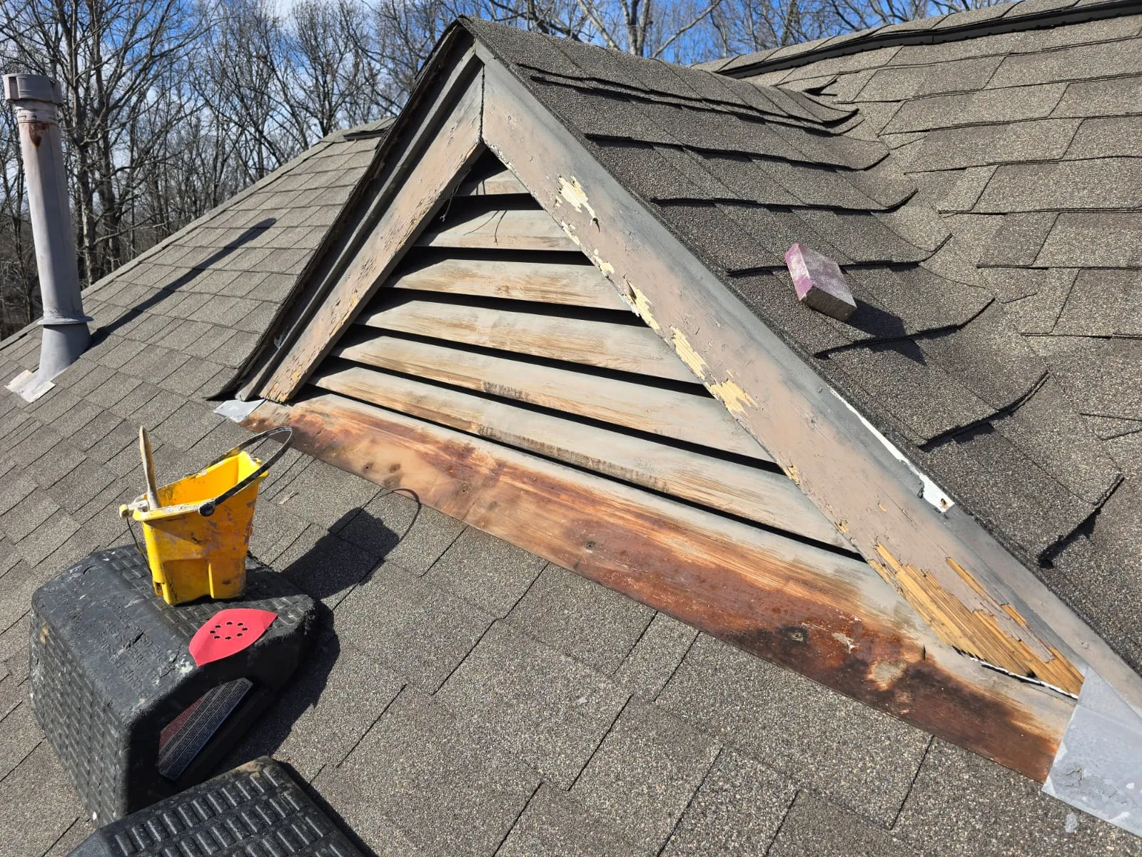 Replacing Weather-Damaged Exterior Surfaces with Vinyl Siding in Byhalia, MS